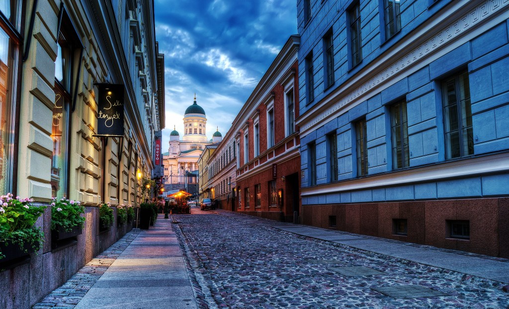 427802_city_helsinki_finland_cathedral_sunset_street_road_3000x1820_(www.GdeFon.ru)